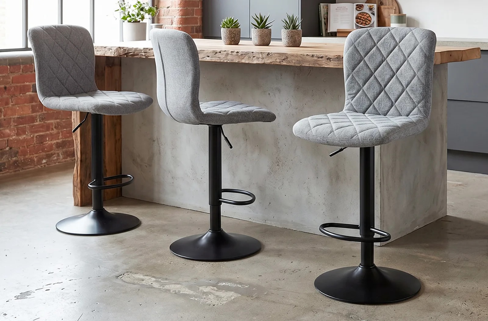 Taburete giratorio Britain, tejido gris / negro en un salón