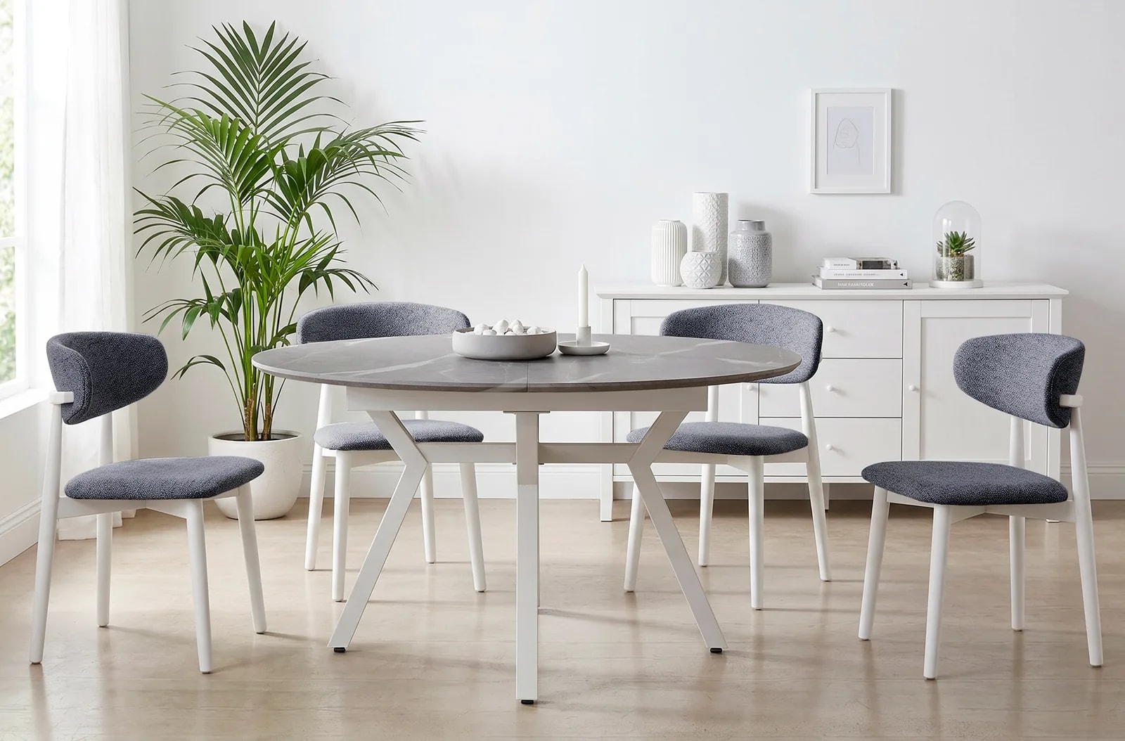 Mesa de comedor redonda Paul, cerámica gris / blanco en un salón