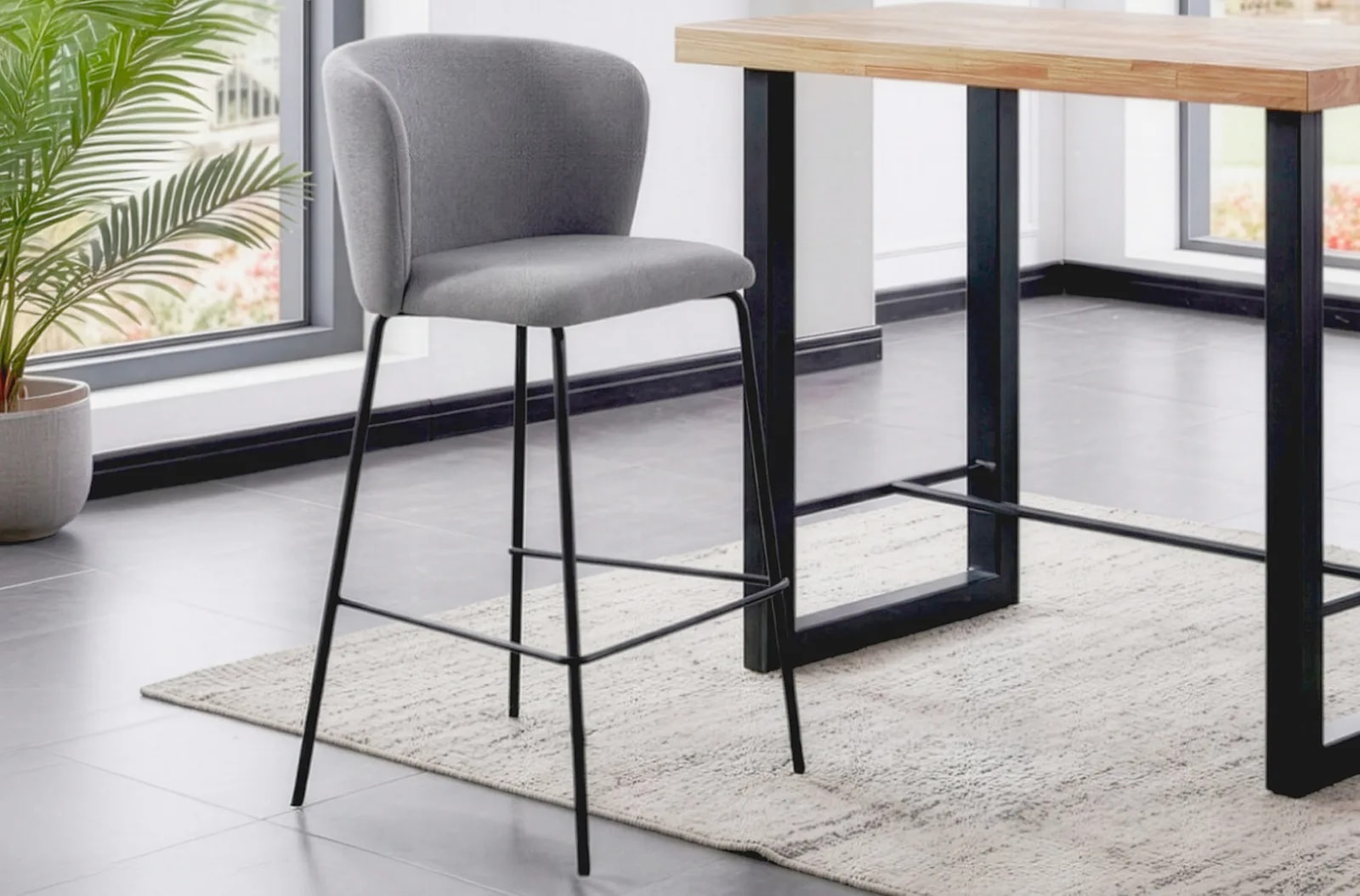 Taburete alto Margot, asiento a 75 cm, tejido gris en un salón