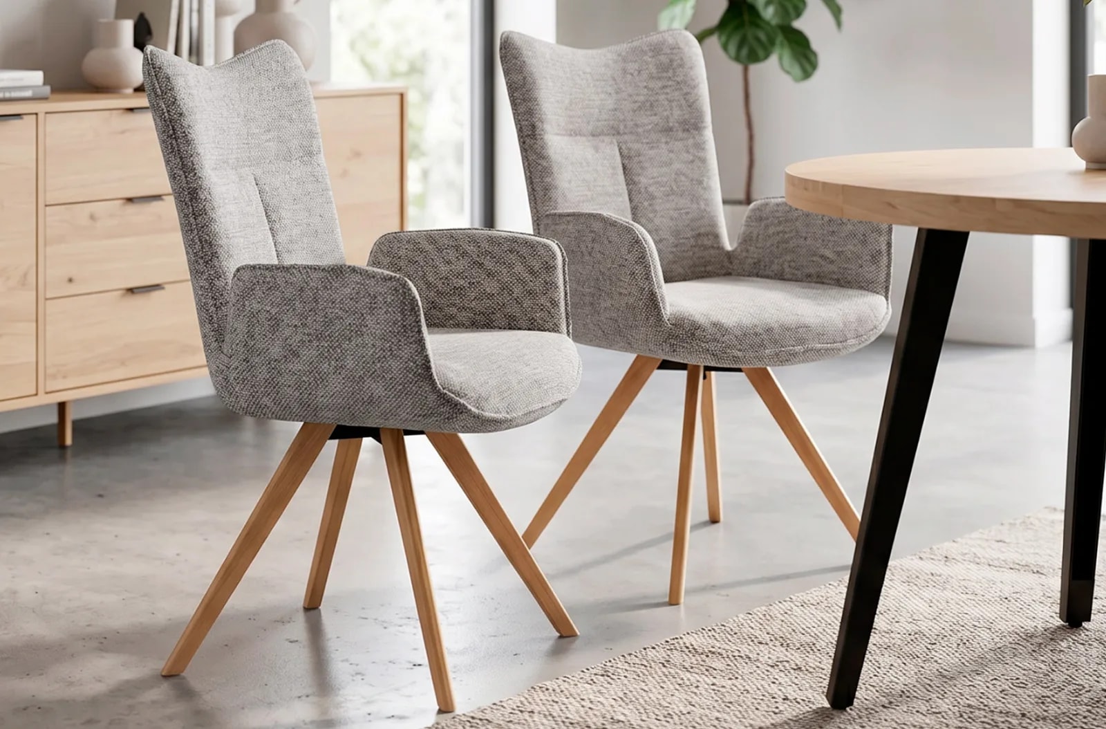 Silla de comedor Mireia, tejido gris en un salón